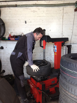 eastbourne tyre fitter image